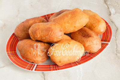 zharenye-pirozhki-na-zakvaske-s-varenem-58cd00de1eaf7-3159170