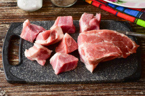 shashlik_iz_svinini_v_duhovke_na_shpajkah-720836-2163554