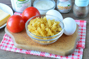 zapekanka_iz_makaron_s_pomidorami_i_sirom-726467-4699366