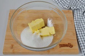 pirog_s_kliukvoi_i_shtreizelnoi_kroshkoi-760040-2619979