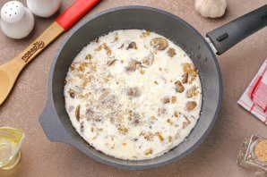 nokki_s_gribami_v_slivochnom_souse-767417-4209118