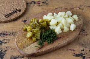 salat_s_kukuruzoi_i_solenimi_ogurcami-765936-2920687