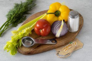 salat_s_pomidorami_seldereem_i_percem-762862-9078712