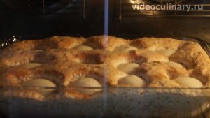 biskvitniy-pirog-sgrushami_6-300x169-9871259