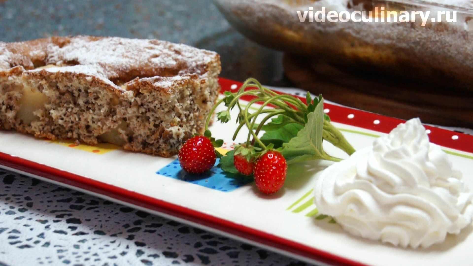biskvitniy-pirog-sgrushami_final-7958717