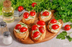 brusketta_s_tvorojnim_sirom_i_tomatami-775733-1032298