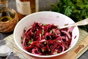 salat_iz_svekli_s_marinovannim_lukom-776038-2802598