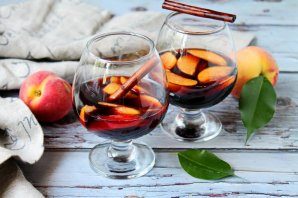 persiki_v_krasnom_vine-778682-1715577