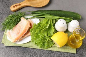 salat_so_slabosolyonoi_foreliu_i_ogurcom-779954-6139270
