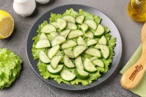 salat_so_slabosolyonoi_foreliu_i_ogurcom-779956-2249952