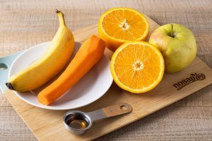 yablochno-bananovii_smuzi_s_apelsinom_i_morkoviu-778576-3976100