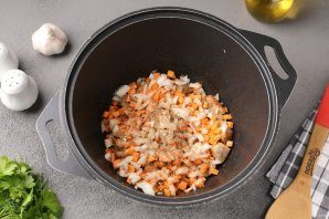 kartoshka_tushyonaya_so_svininoi_i_fasoliu-778877-3570858