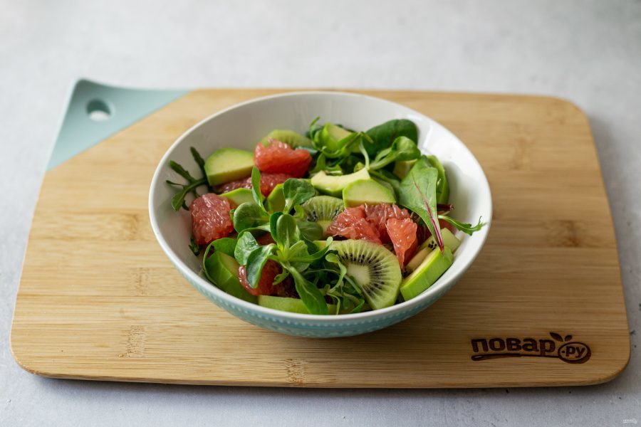 fruktovii_salat_s_avokado-708334-8875436