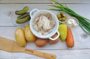 salat_quotolivequot_s_kuricei_sladkim_percem_i_olivkami-785678-6748086
