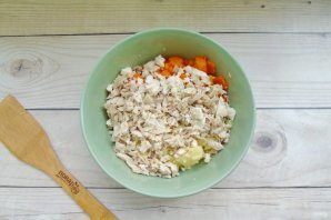 salat_quotolivequot_s_kuricei_sladkim_percem_i_olivkami-785683-2648406