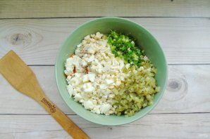 salat_quotolivequot_s_kuricei_sladkim_percem_i_olivkami-785685-7352191