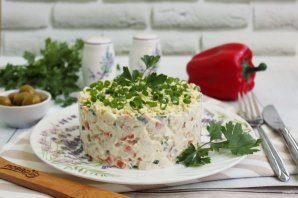 salat_quotolivequot_s_kuricei_sladkim_percem_i_olivkami-785689-4087078