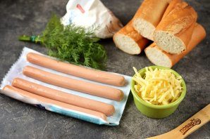 hot-dog_v_bagete_s_chesnochno-sirnoi_korochkoi-787326-4725044
