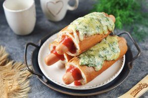 hot-dog_v_bagete_s_chesnochno-sirnoi_korochkoi-787330-6114123