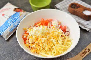 salat_iz_krabovih_palochek_morkovi_po-koreiski_i_sira-784597-6080948