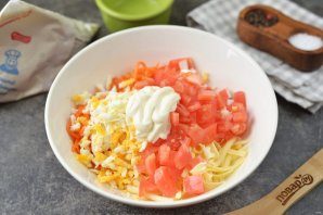 salat_iz_krabovih_palochek_morkovi_po-koreiski_i_sira-784598-5809726