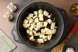 plov_iz_kruglozyornogo_risa_so_svinoi_grudinkoi_i_ovoshami-788048-1129081