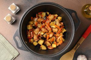 plov_iz_kruglozyornogo_risa_so_svinoi_grudinkoi_i_ovoshami-788049-6125746