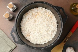 plov_iz_kruglozyornogo_risa_so_svinoi_grudinkoi_i_ovoshami-788052-6865507