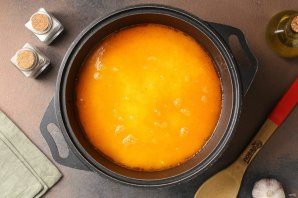 plov_iz_kruglozyornogo_risa_so_svinoi_grudinkoi_i_ovoshami-788053-6875388