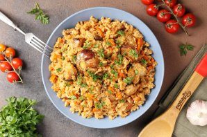 plov_iz_kruglozyornogo_risa_so_svinoi_grudinkoi_i_ovoshami-788055-4382474