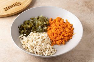 salat_iz_gribov_s_koreiskoi_morkoviu_v_tartaletkah-792707-8301498