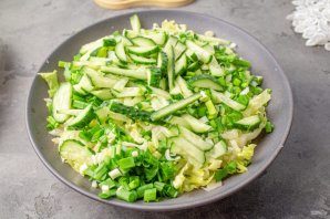 salat_s_kopchenoi_kuricei_pekinskoi_kapustoi_i_kukuruzoi-791914-1875182