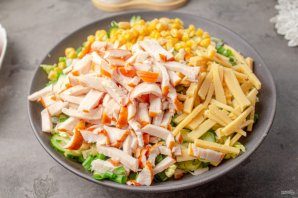 salat_s_kopchenoi_kuricei_pekinskoi_kapustoi_i_kukuruzoi-791916-2791447