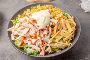 salat_s_kopchenoi_kuricei_pekinskoi_kapustoi_i_kukuruzoi-791917-8562815