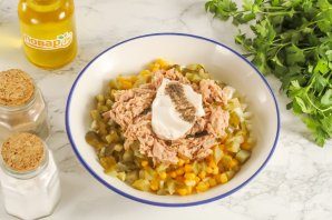 salat_s_tuncom_i_kukuruzoi_v_tartaletkah-792910-9368202