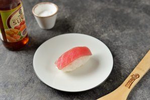 sushi_maguro-791201-1802919