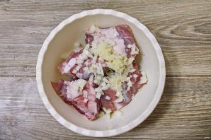 svinie_rebra_v_soevo-medovom_souse_zapechennie_s_kartoshkoi-789445-4245356