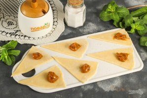 rogaliki_na_smetane_s_varenoi_sgushenkoi-796946-4950399