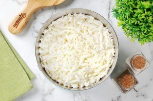 salat_quotnevestaquot_s_kopchyonoi_kuricei_i_plavlenim_sirom-796260-2465115