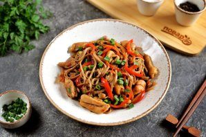 lapsha_po-koreiski_s_kuricei-799540-7332453