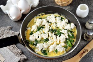 omlet_s_tvorogom_i_shpinatom-799089-2607184