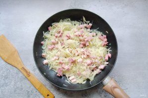 pirojki_s_kapustoi_i_kolbasoi-800899-2988607