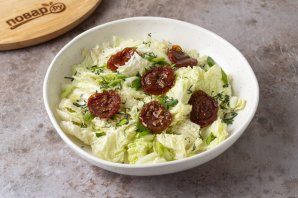 salat_iz_pekinskoi_kapusti_s_vyalenimi_pomidorami-802172-7315114