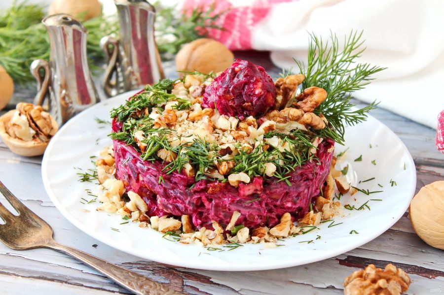 svekla_s_greckim_orehom_i_chesnokom-770324-8681313