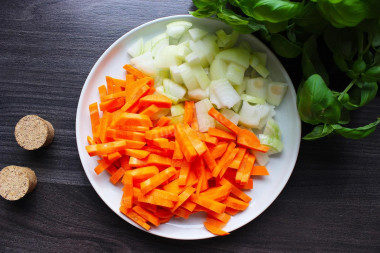 bulgur-s-indeikoi-na-skovorode_1680528414_4_max-4601236