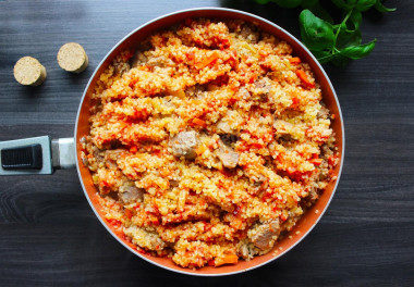 bulgur-s-indeikoi-na-skovorode_1680528534_14_max-7023184