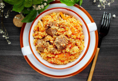 bulgur-s-indeikoi-na-skovorode_1680528548_15_max-1052645