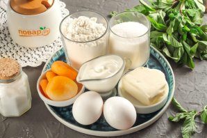 pesochnii_pirog_s_abrikosami_i_smetannoi_zalivkoi-804268-4932976