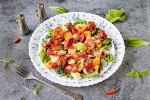 salat_s_parmoi_kozim_sirom_i_dinei-803104-4599114