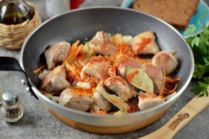 svinina_tushennaya_v_pive_pod_hlebom-804242-5173260